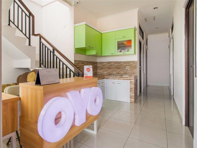 Oyo 3256 Rukost I8 Hotel Караванг Екстериор снимка