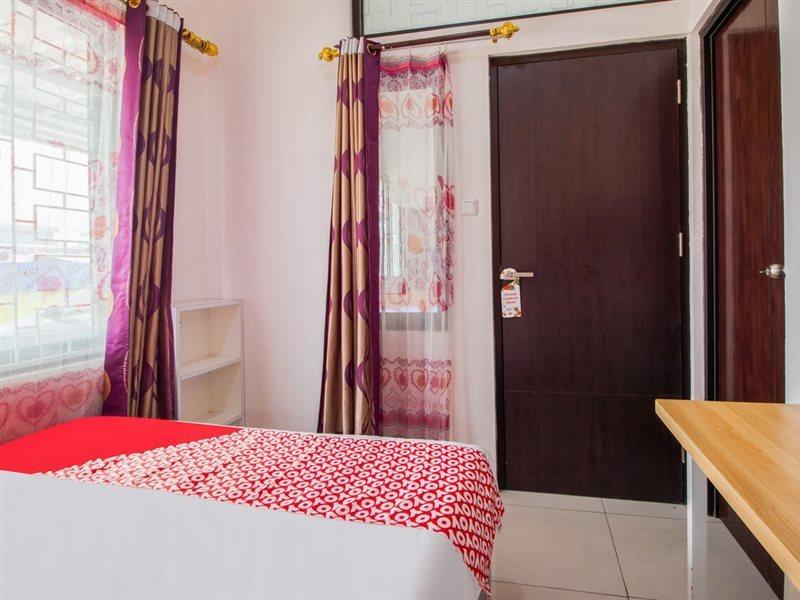 Oyo 3256 Rukost I8 Hotel Караванг Екстериор снимка