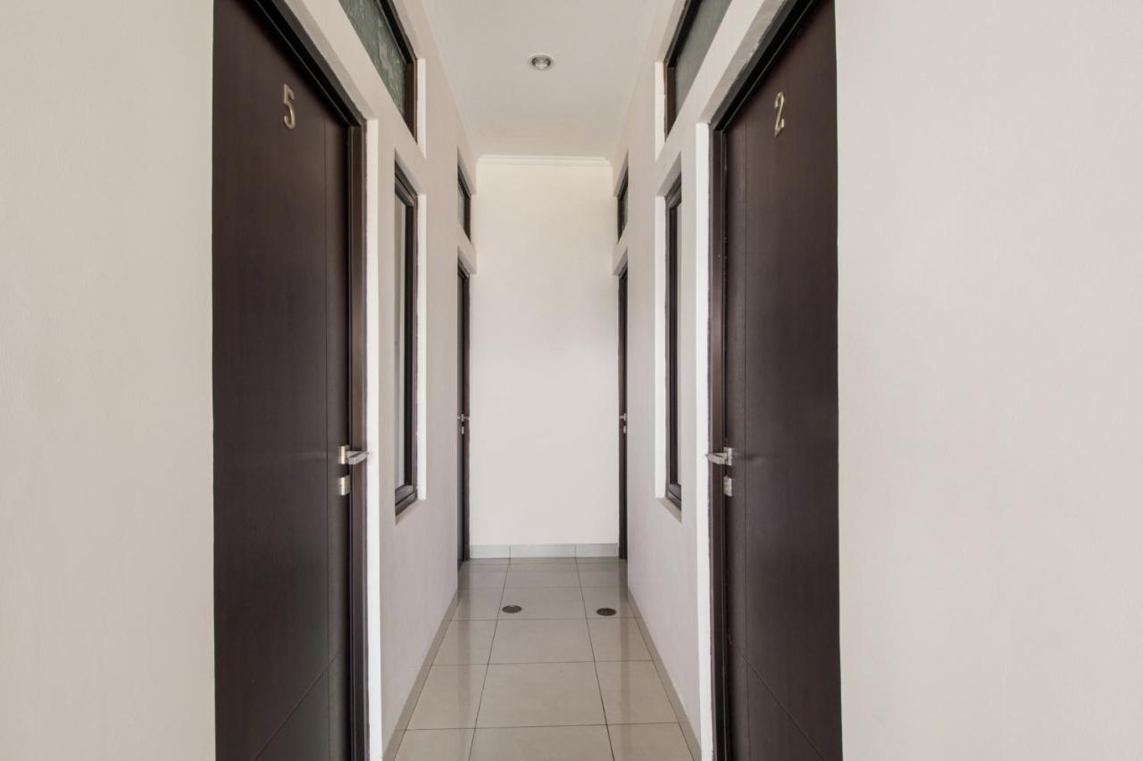 Oyo 3256 Rukost I8 Hotel Караванг Екстериор снимка