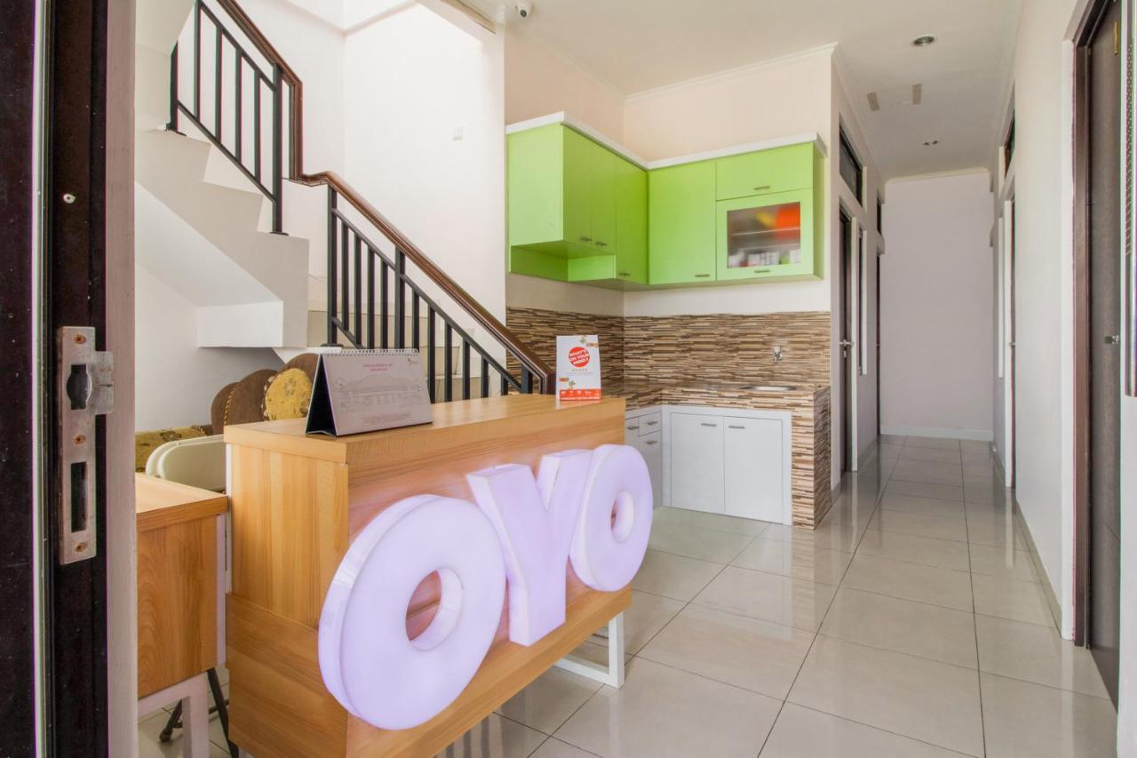 Oyo 3256 Rukost I8 Hotel Караванг Екстериор снимка