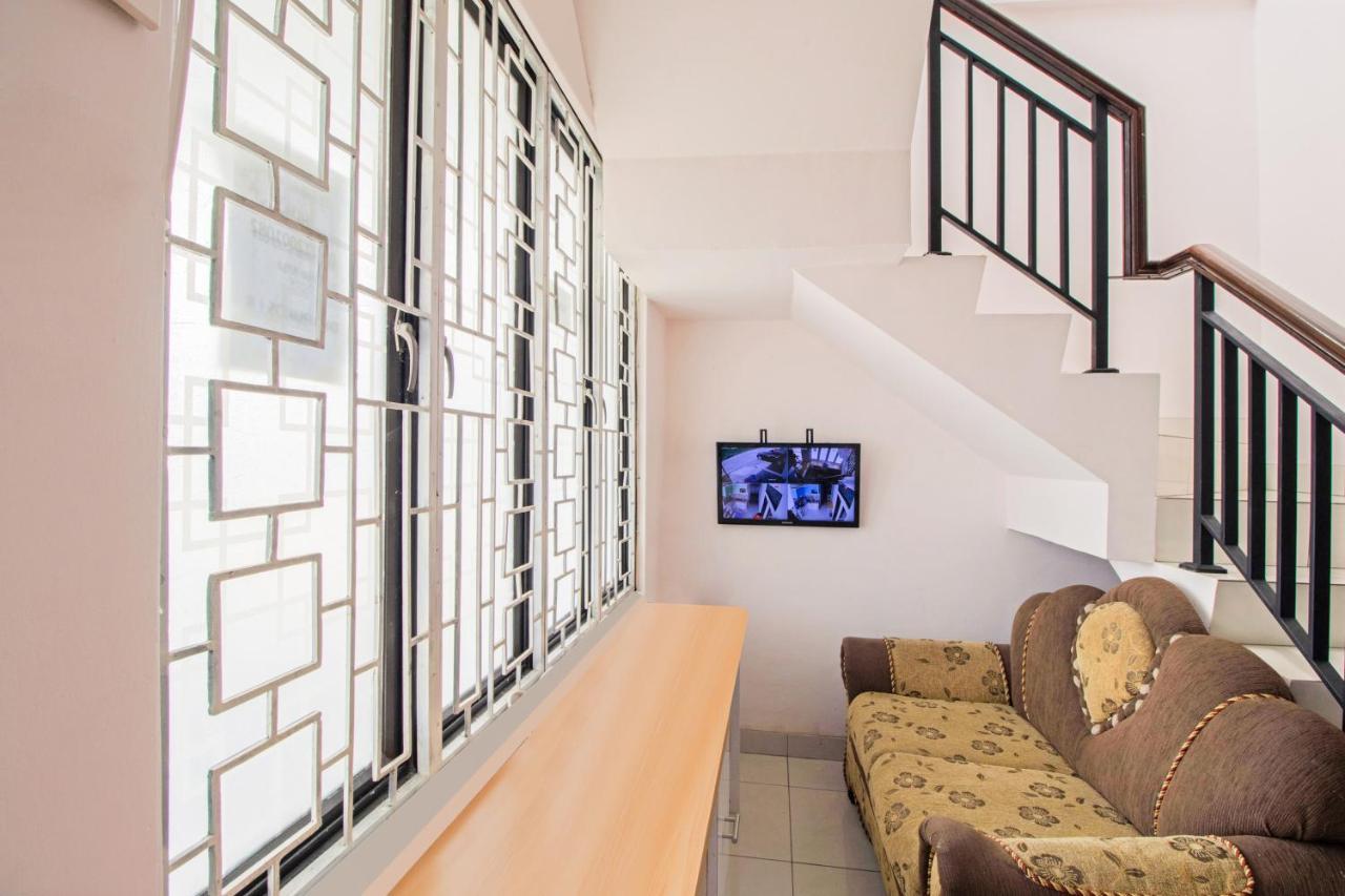 Oyo 3256 Rukost I8 Hotel Караванг Екстериор снимка