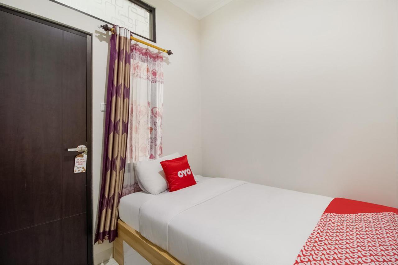 Oyo 3256 Rukost I8 Hotel Караванг Екстериор снимка