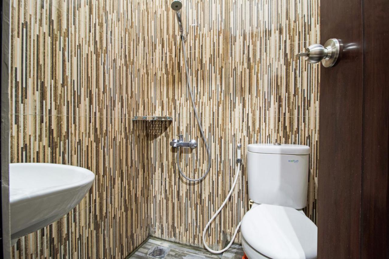 Oyo 3256 Rukost I8 Hotel Караванг Екстериор снимка